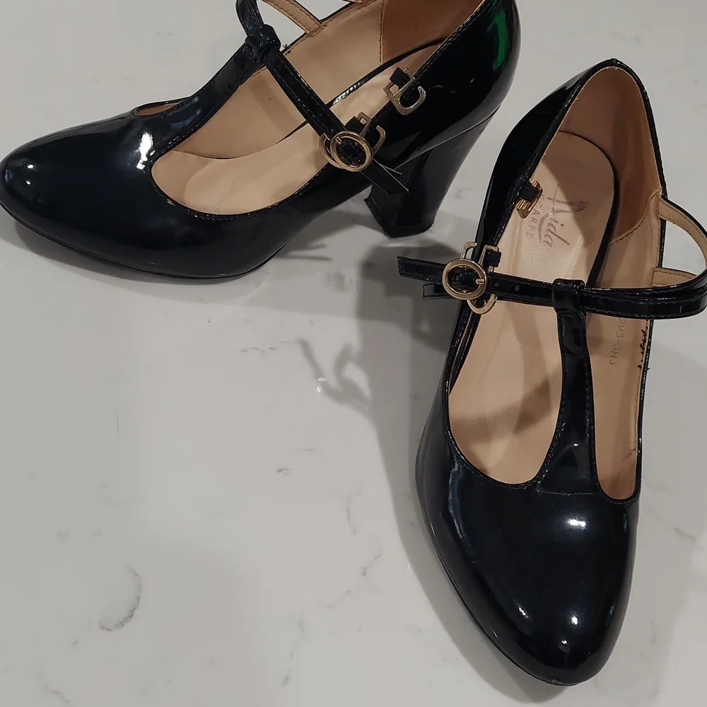 Shoes - Picture 4 of 4